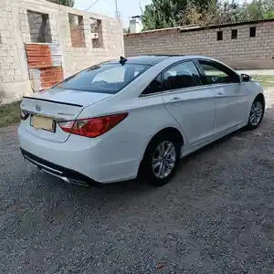 Hyundai Sonata, 2010