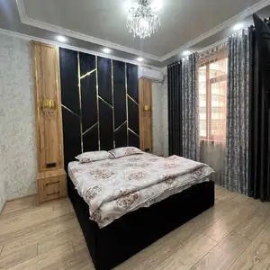 3-комн. квартира, 2 этаж, 80м², Универмаг