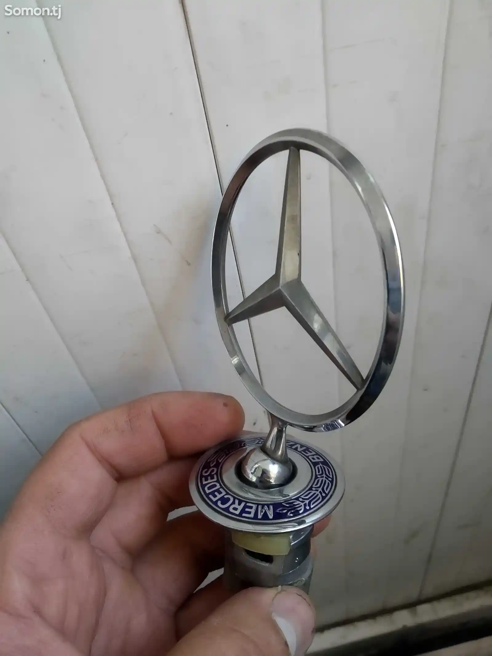 Знак капота от Mercedes-1