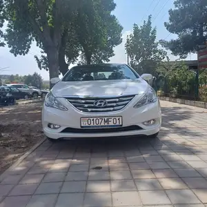 Hyundai i40, 2011