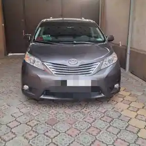 Лобовое стекло на Toyota Sienna