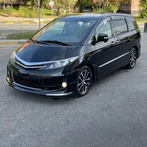 Toyota Estima, 2015