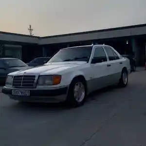 Mercedes-Benz W124, 1988