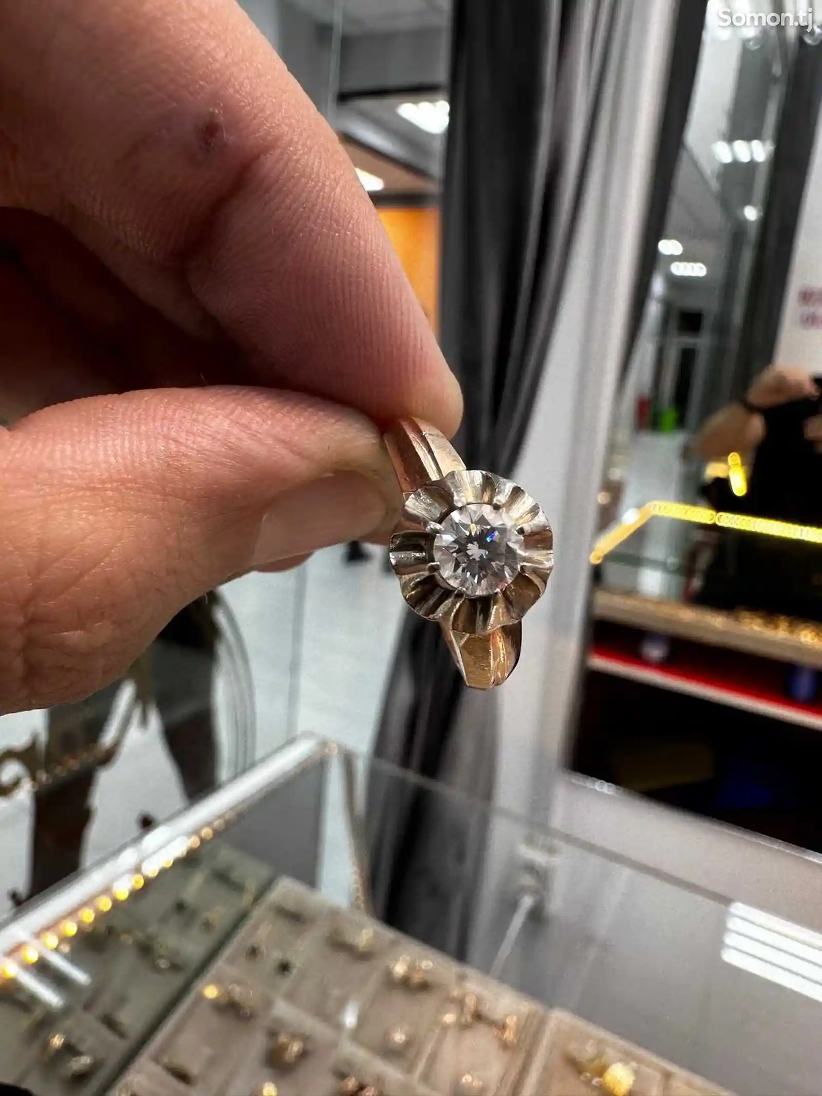 Золотое кольцо с бриллиантом 1 карат-4