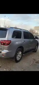 Toyota Sequoia, 2010-12