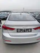 Hyundai Elantra, 2017-5