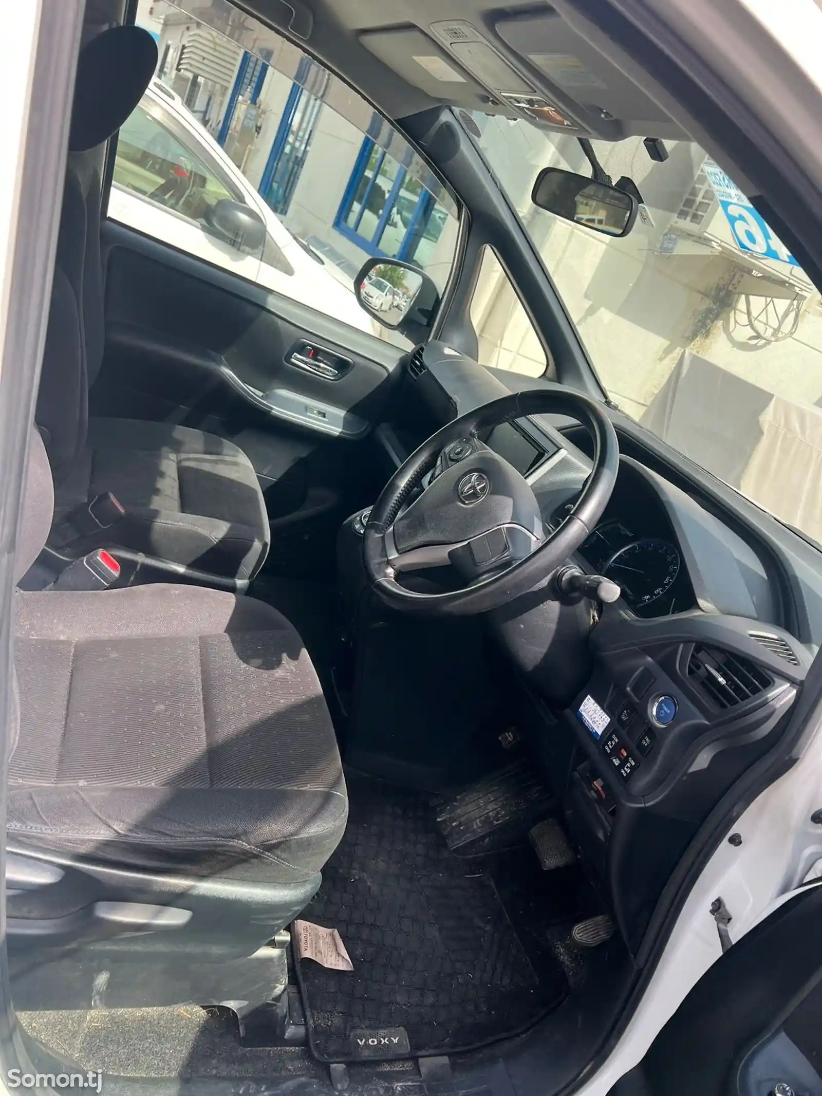 Toyota Voxy, 2015-12