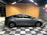 Hyundai Elantra, 2019-9