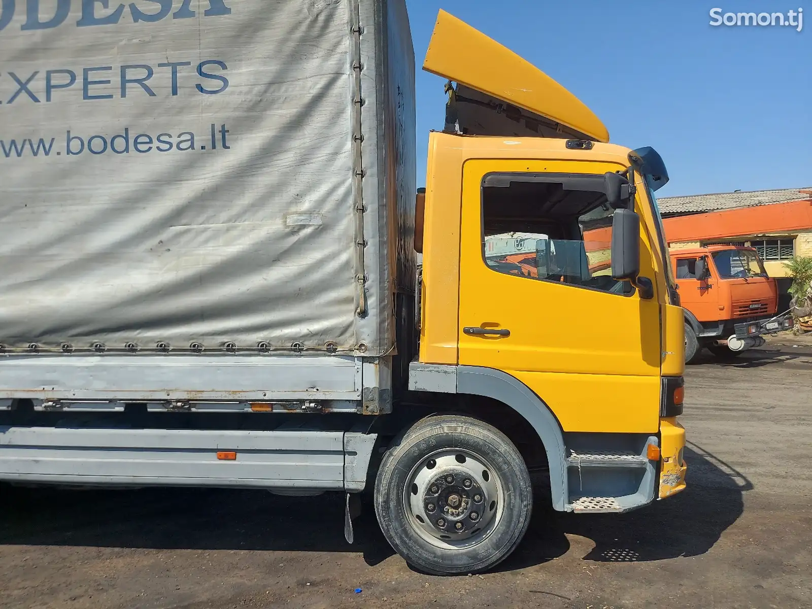 Козырек от Mercedes-Benz Atego-4