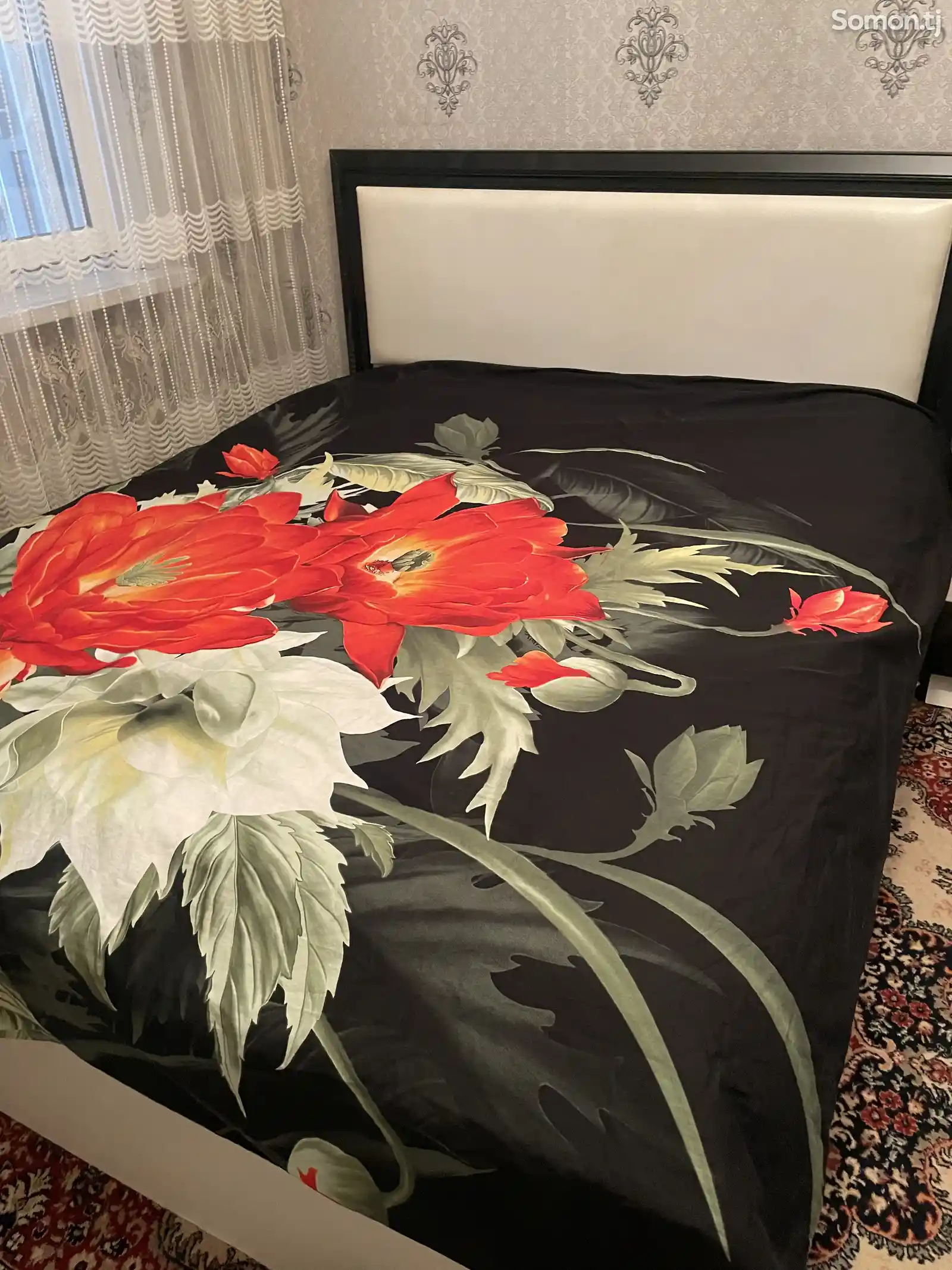 Двуспальная кровать с трюмо и тумбами-1