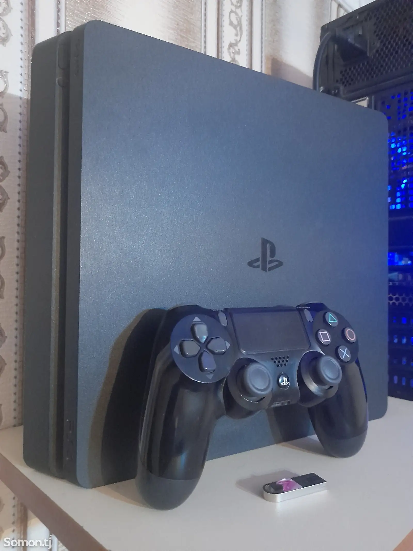 Игровая приставка Sony PlayStation 4 Slim-1