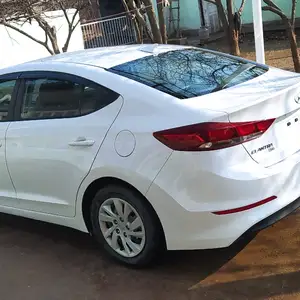 Hyundai Elantra, 2016