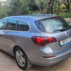 Opel Astra J, 2011