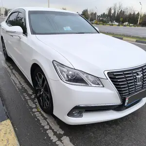 Toyota Crown, 2014