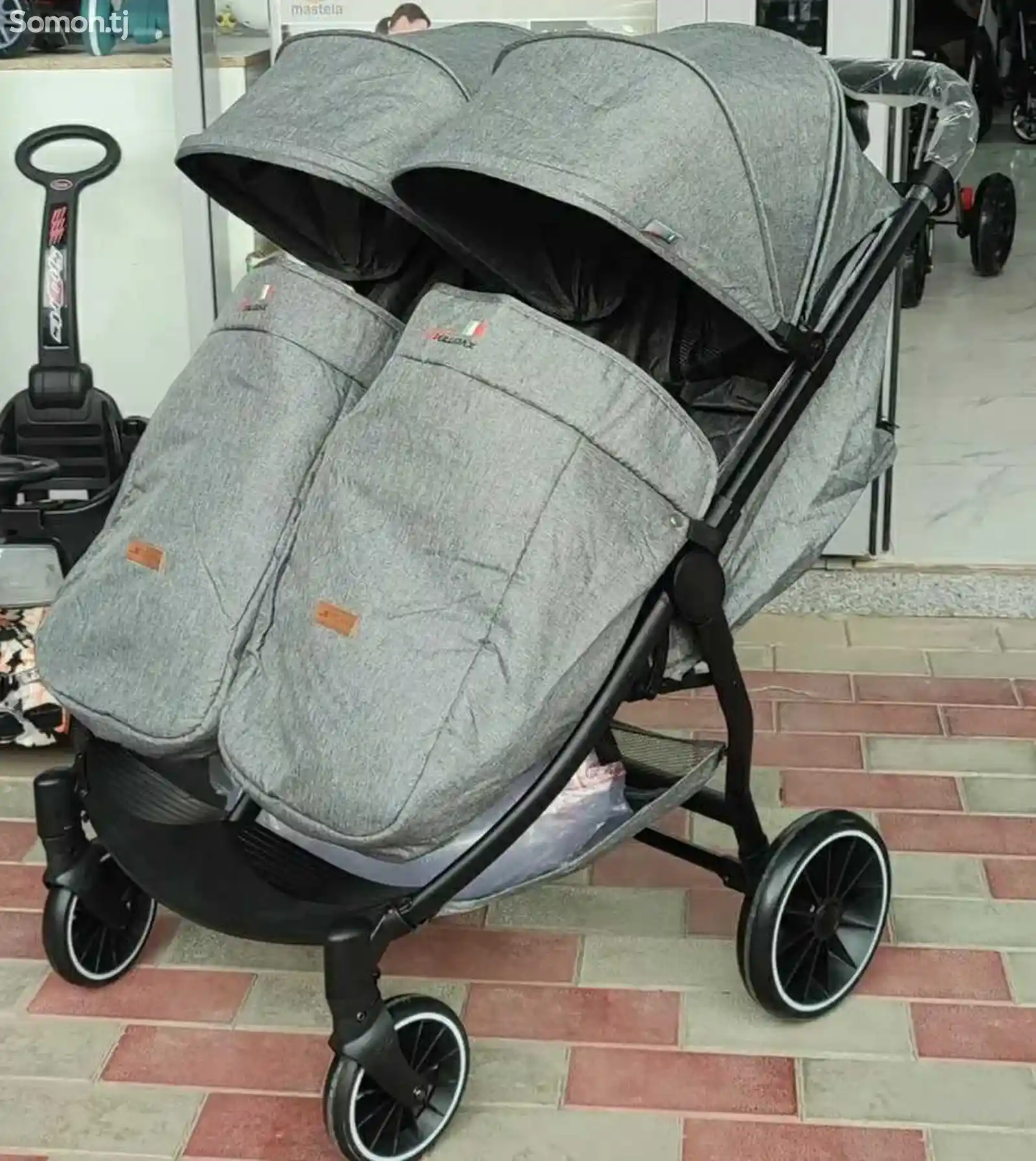Детская коляска для двойняшек-1