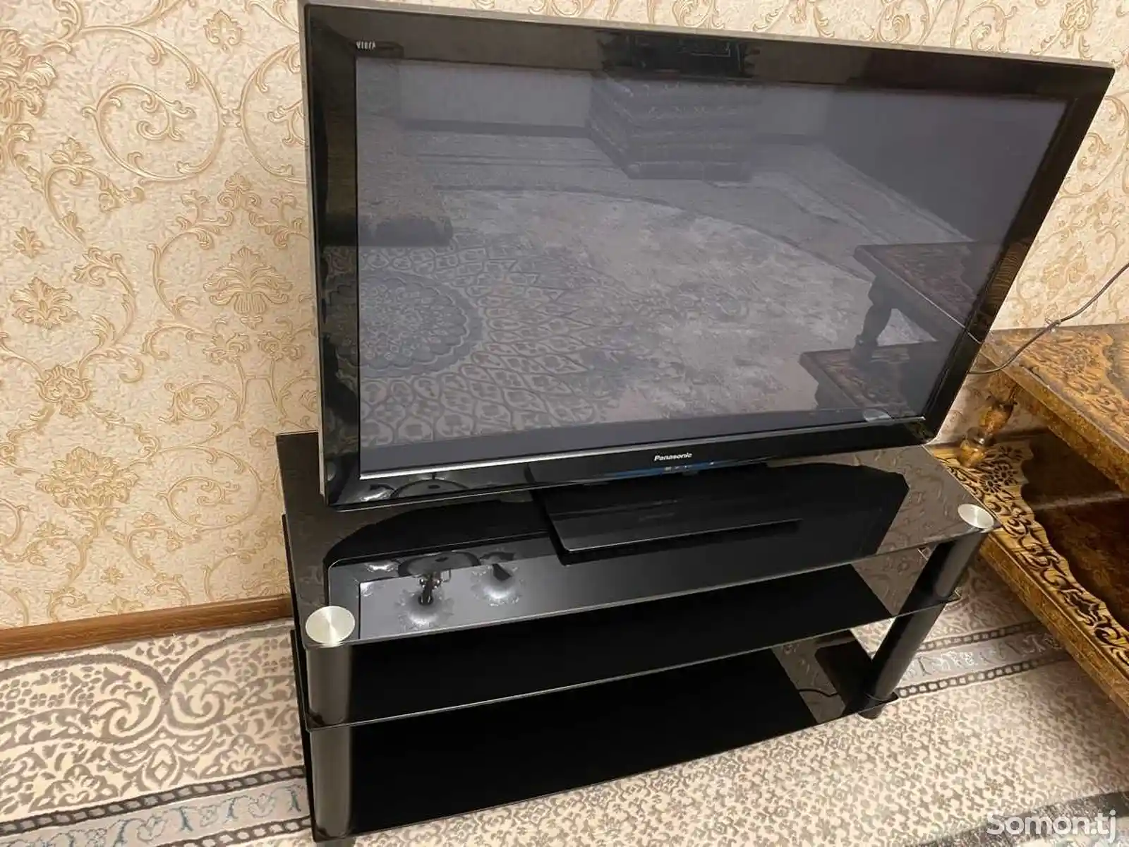 Телевизор с подставкой-3