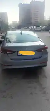 Hyundai Elantra, 2017-3