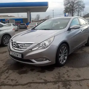 Hyundai Sonata, 2010