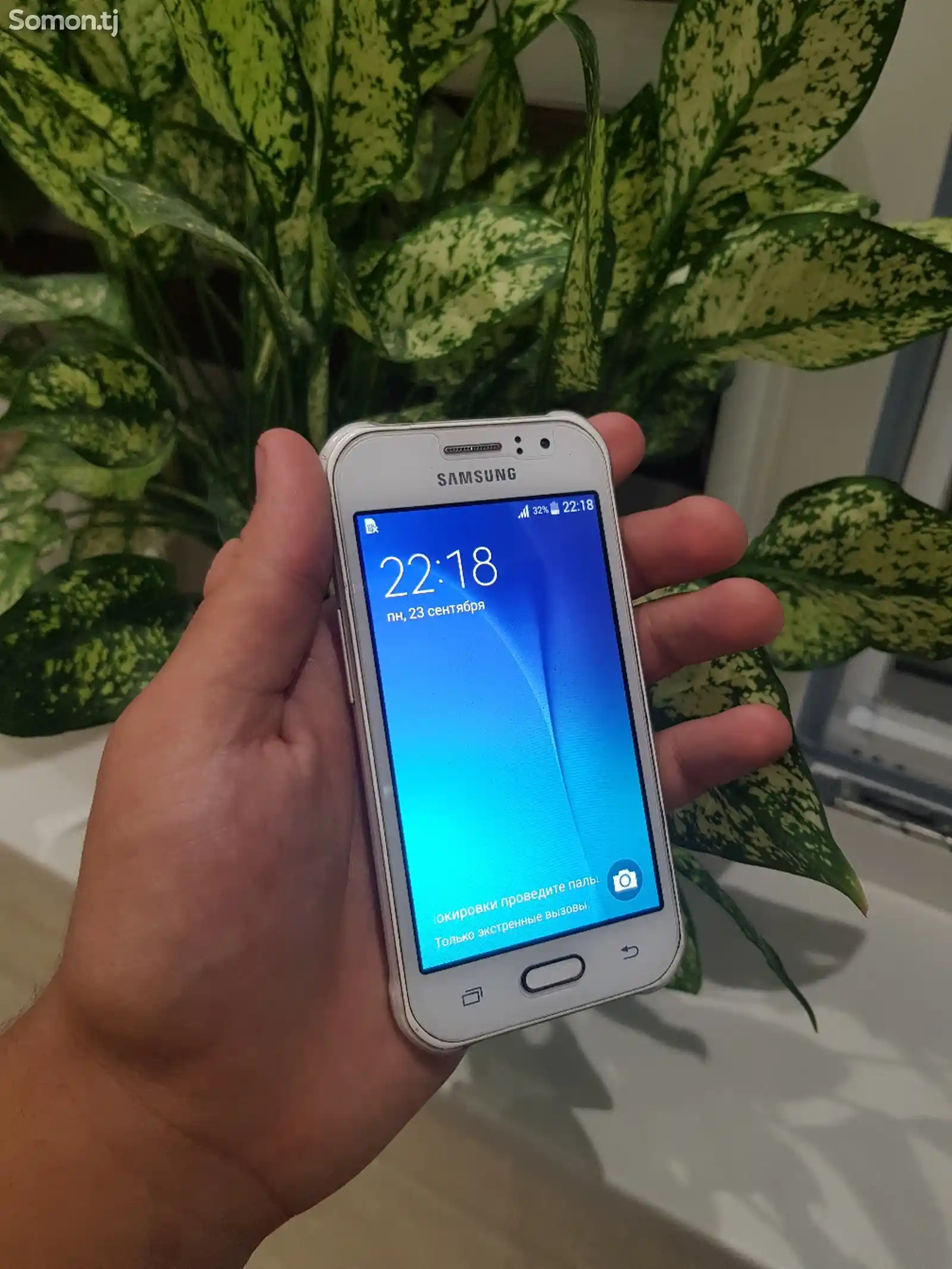 Samsung Galaxy j1 ace-2