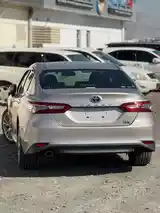 Toyota Camry, 2017-4