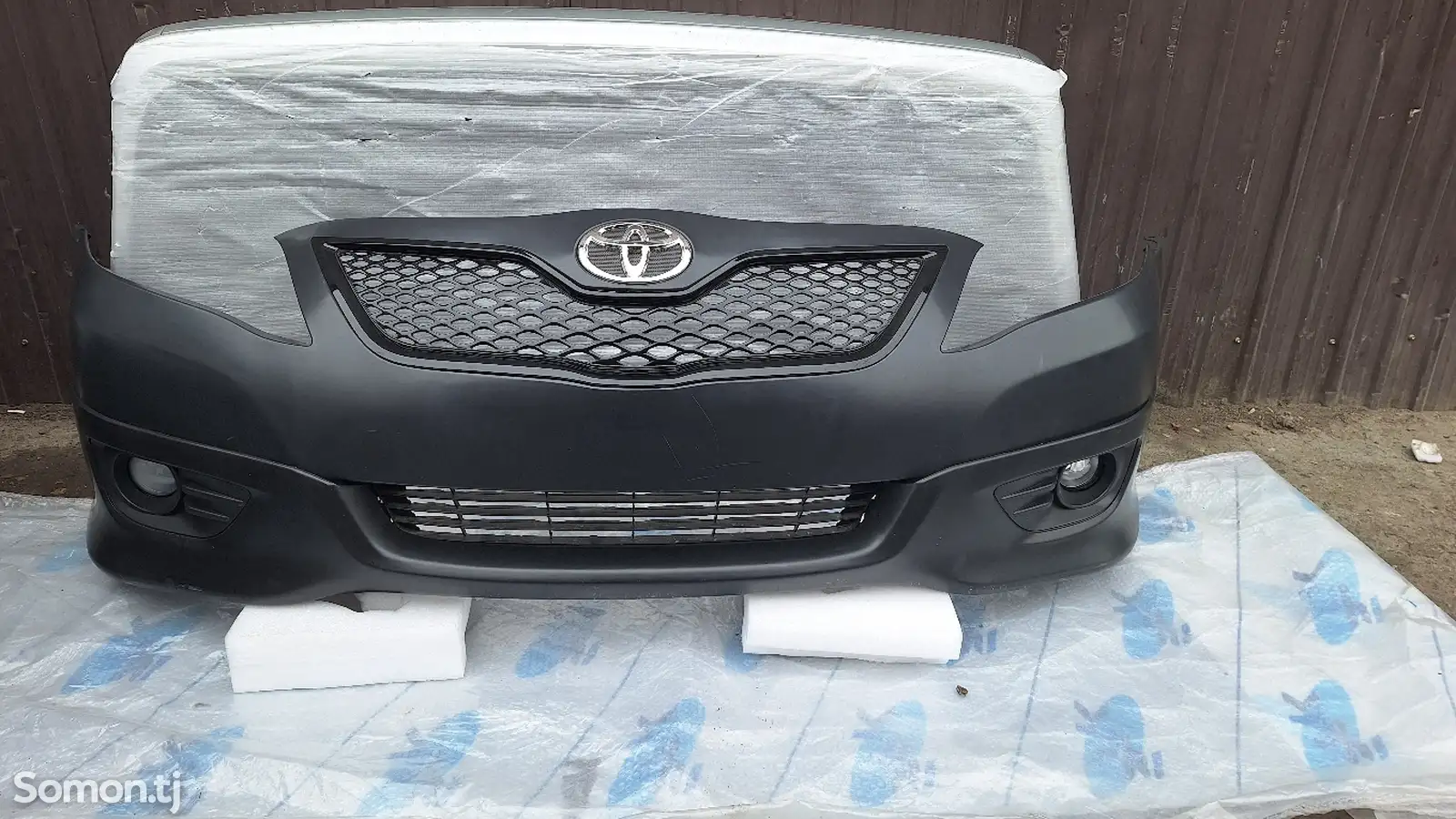 Бампер на Toyota Camry