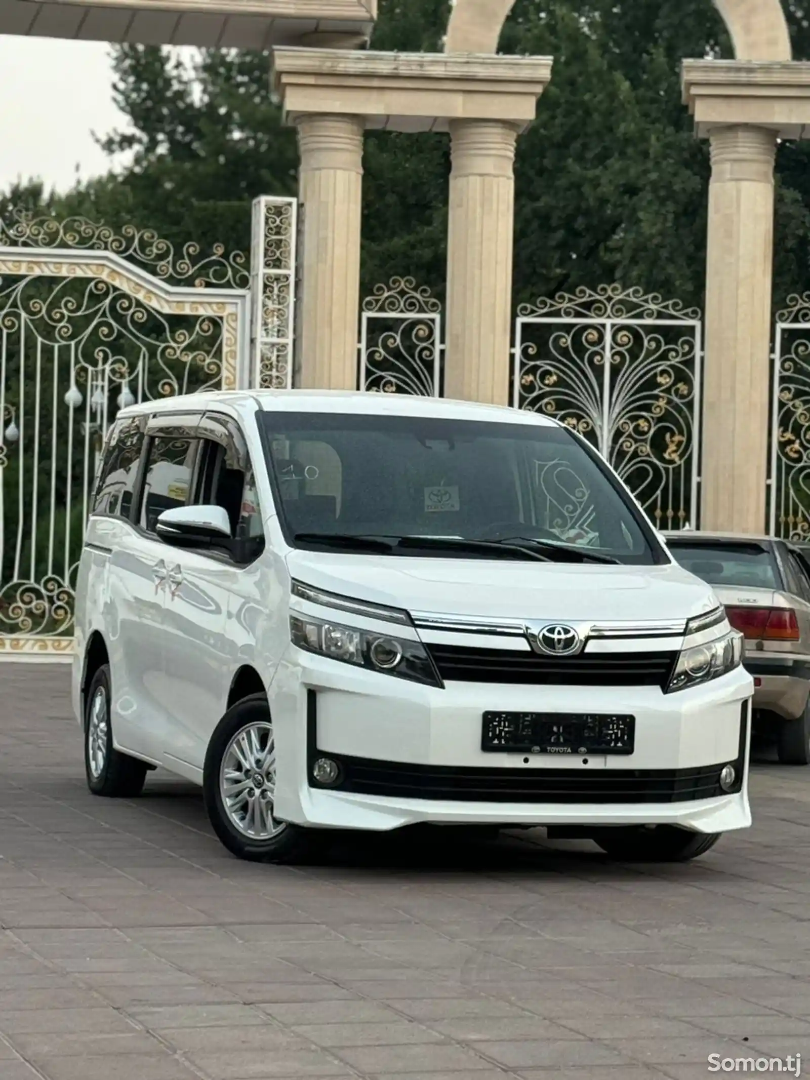 Toyota Voxy, 2016-2