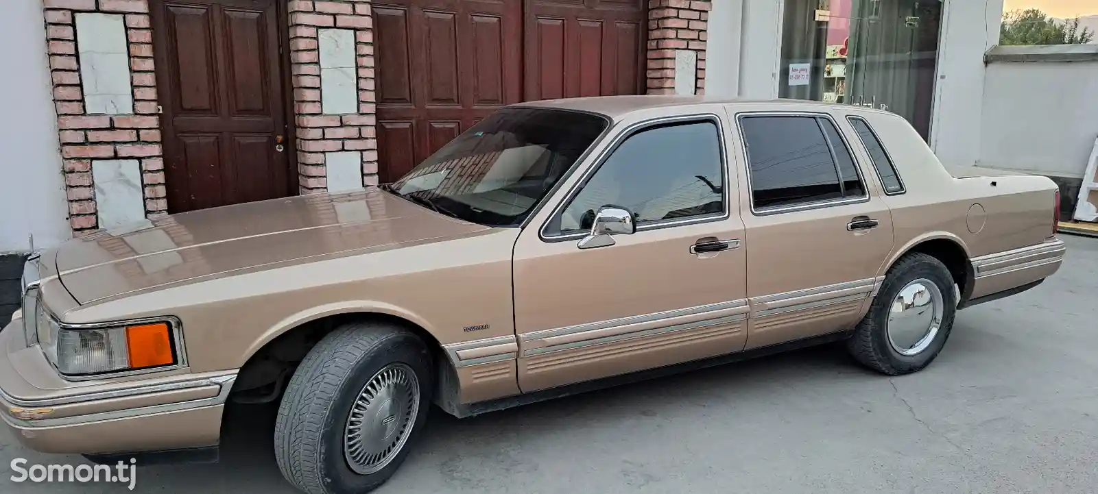 Lincoln Town Car, 1992-3