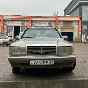 Mercedes-Benz W124, 1989