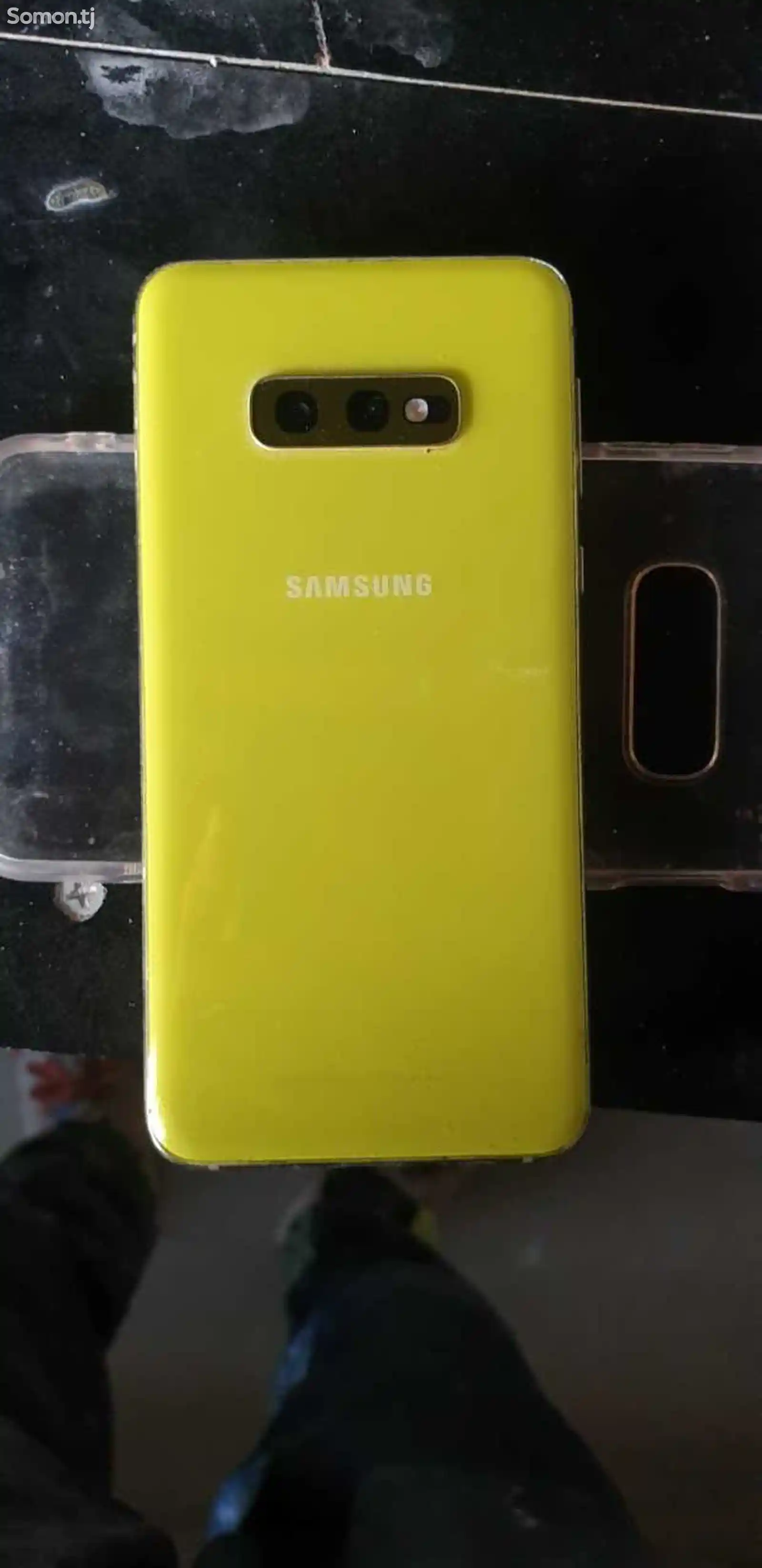 Samsung Galaxy S10e-2
