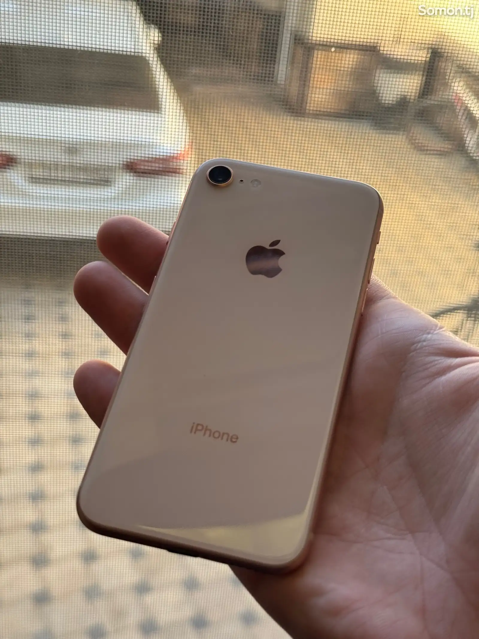 Apple iPhone 8, 64 gb, Gold-1