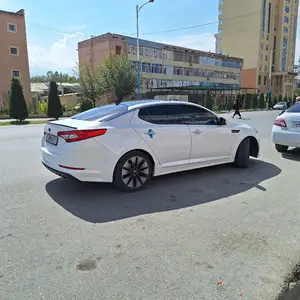 Kia K5, 2011