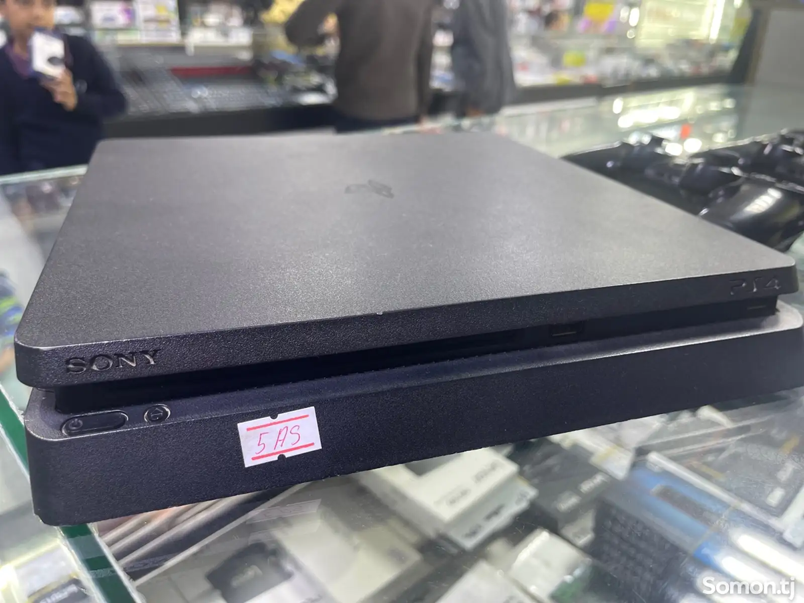 Игровая приставка Sony PlayStation 4 Slim-1