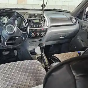 Toyota RAV 4, 2001