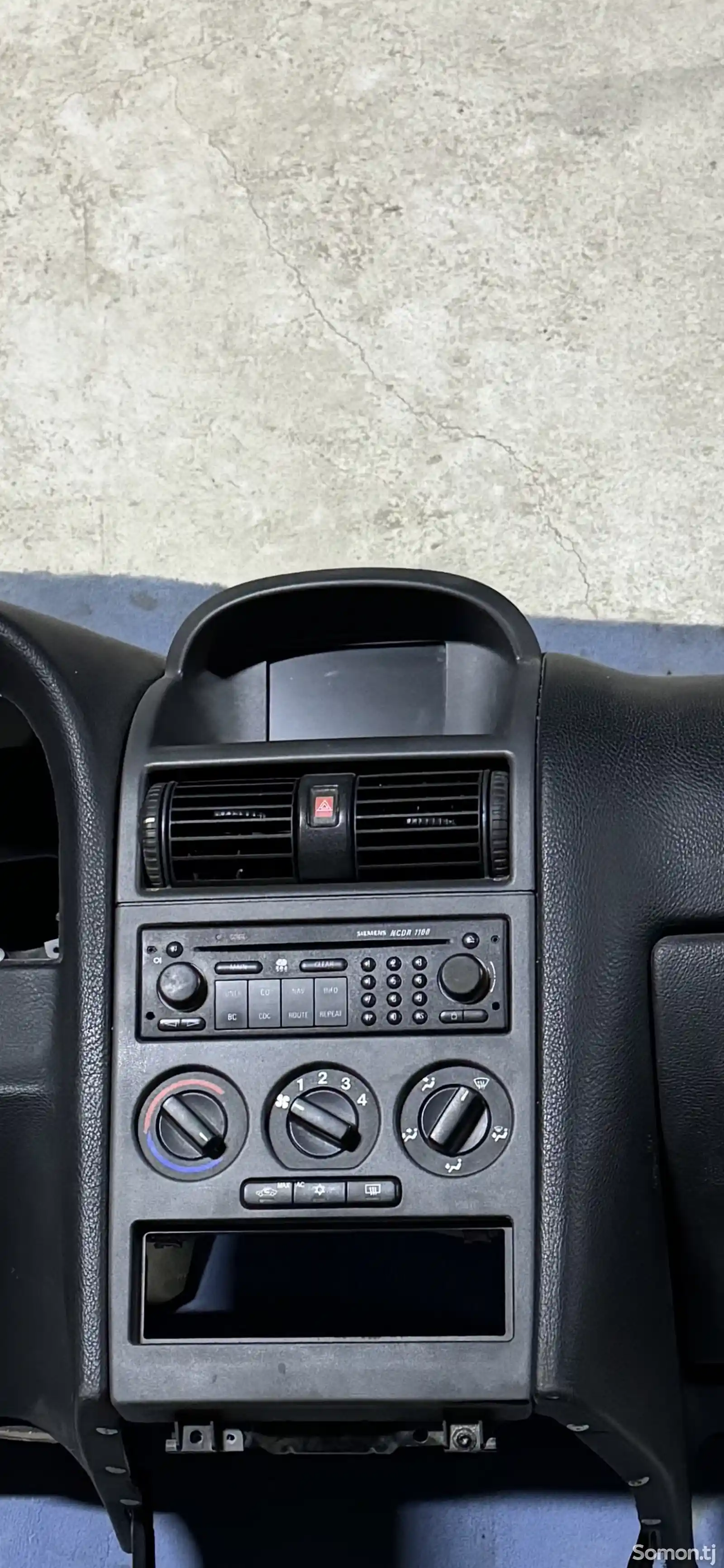 Рамка и цветной монитор от Opel Astra G