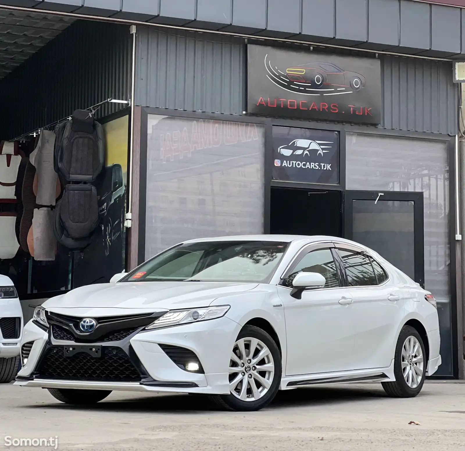 Toyota Camry, 2018-1