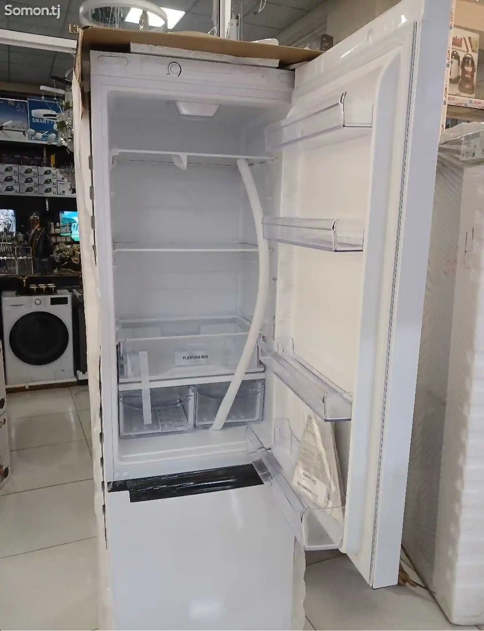 Холодильник Indesit-2