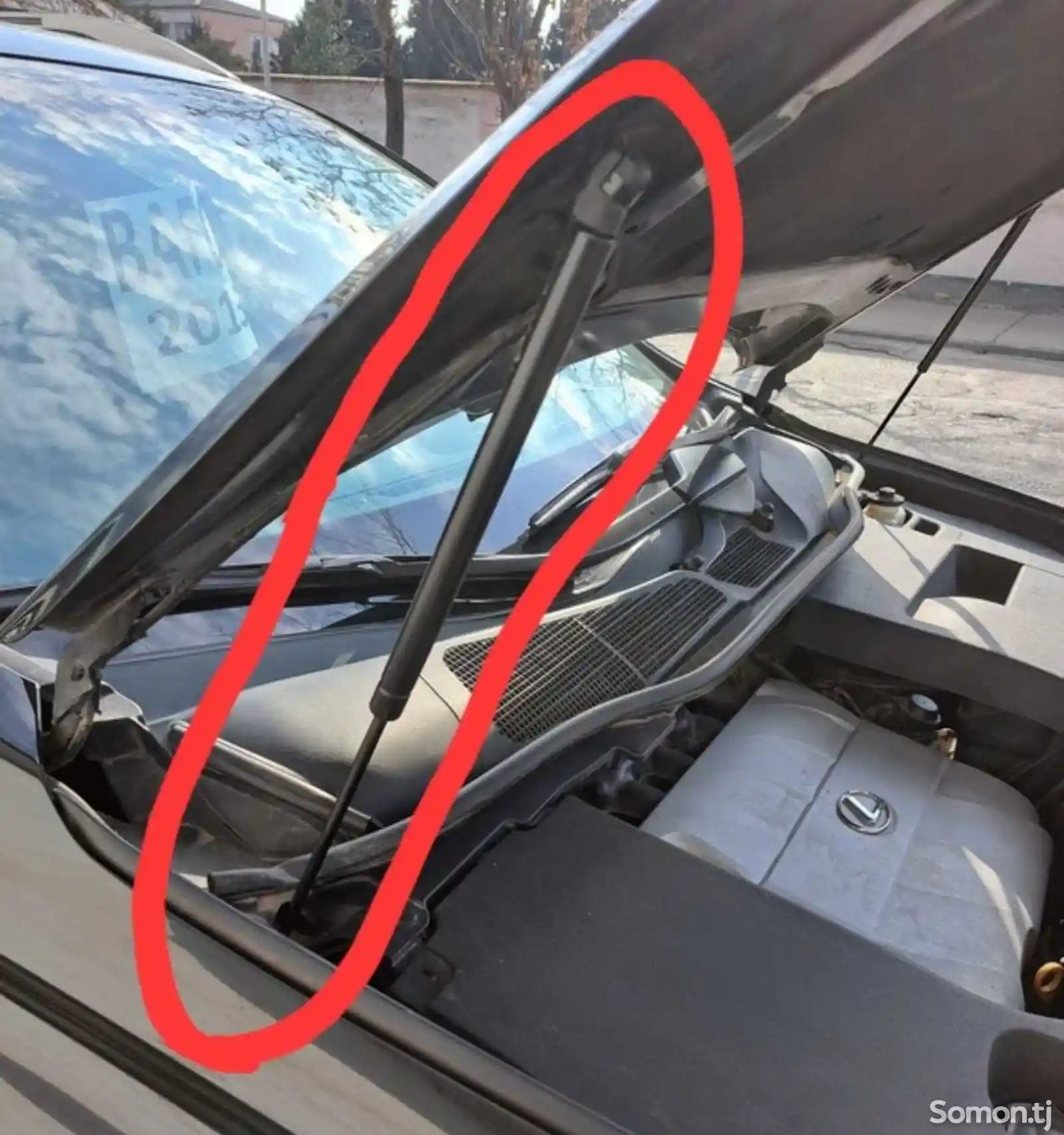 Амортизатор капота на Lexus RX 2010-2015