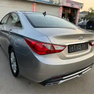 Hyundai Sonata, 2011