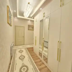 3-комн. квартира, 15 этаж, 100 м², 82 мкр