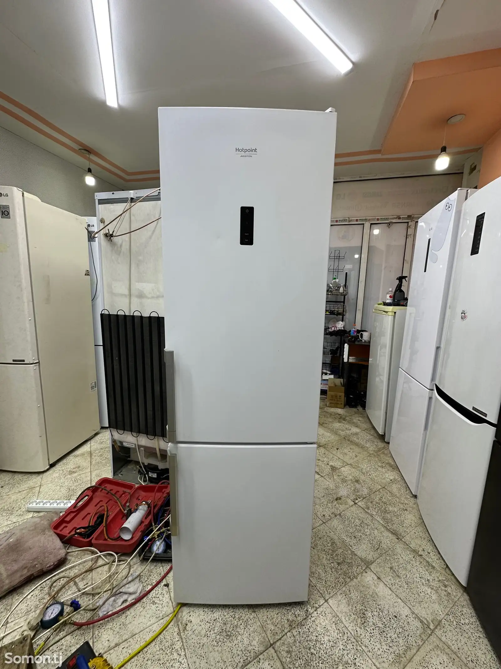 Холодильник Hotpoint Ariston-1