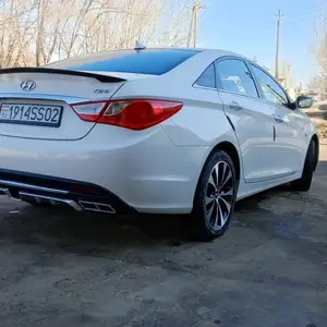 Hyundai Sonata, 2011