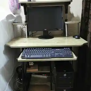 Персональный компьютер с подставкой
