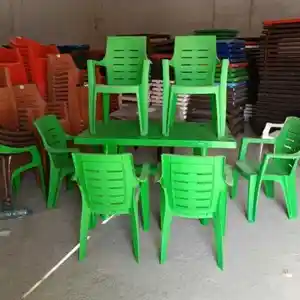 Стол и стулья 6 персон