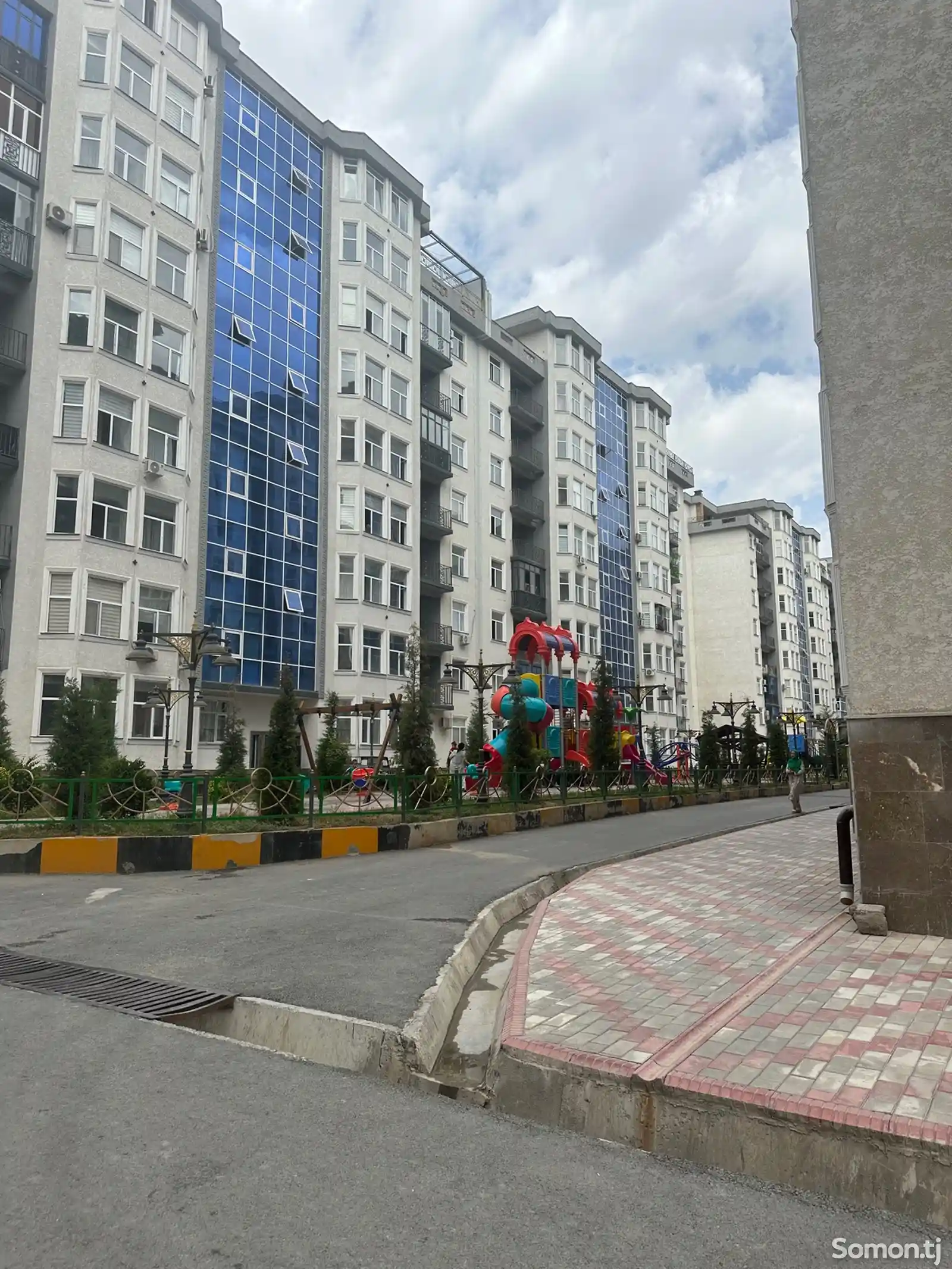 3-комн. квартира, 1 этаж, 107 м², Сино-16