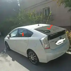 Задние не тонированные стекла для Toyota Prius