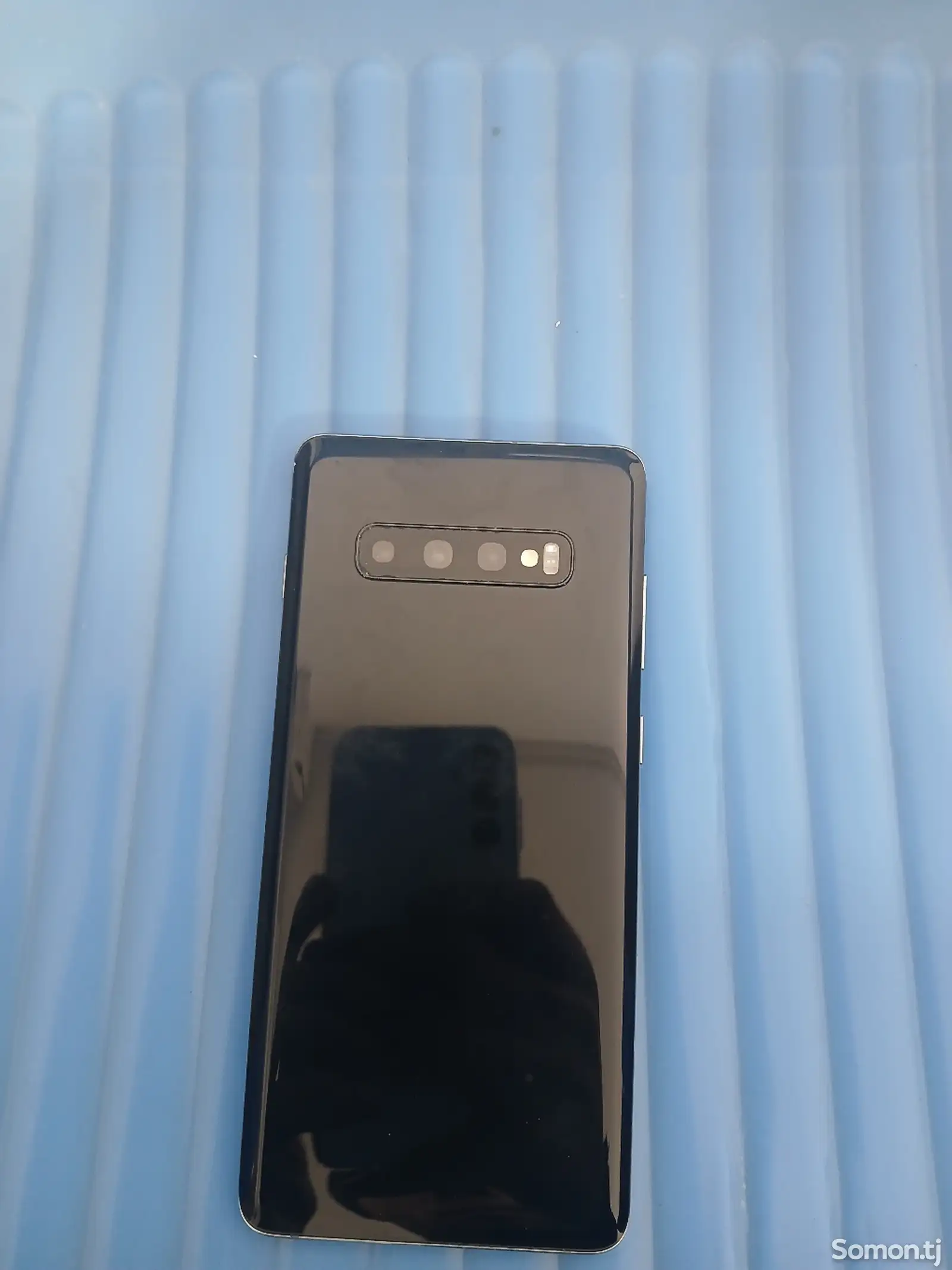 Samsung Galaxy S10 plus-1