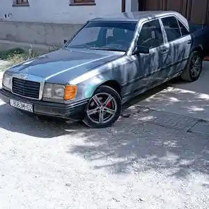 Mercedes-Benz W124, 1988