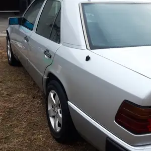 Mercedes-Benz W124, 1993