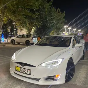 Tesla Model S, 2015