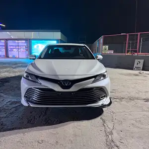 Toyota Camry, 2018